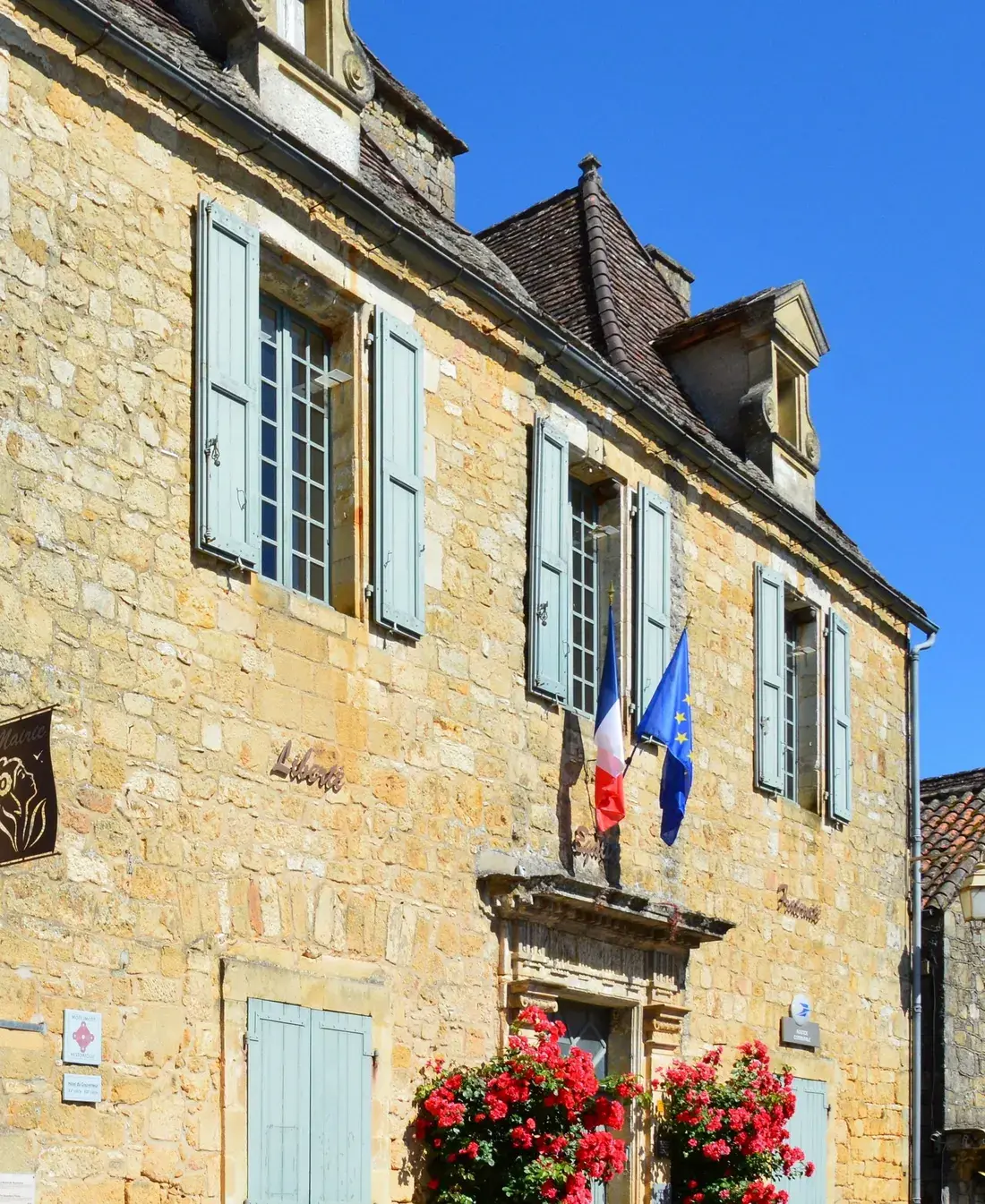 Mairie d'une commune française, bâtiment public concerné par la rénovation énergétique